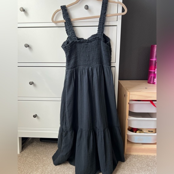 Never worn GAP black midi Sleeveless smocked Dress medium - Picture 8 of 10